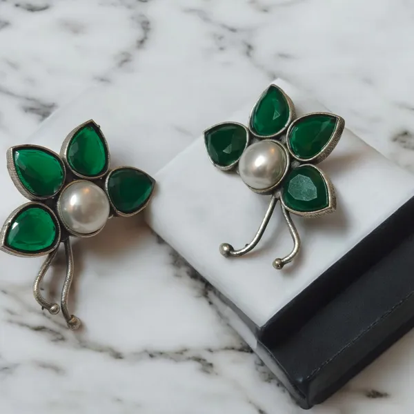 Aamara_Emerald_Studs