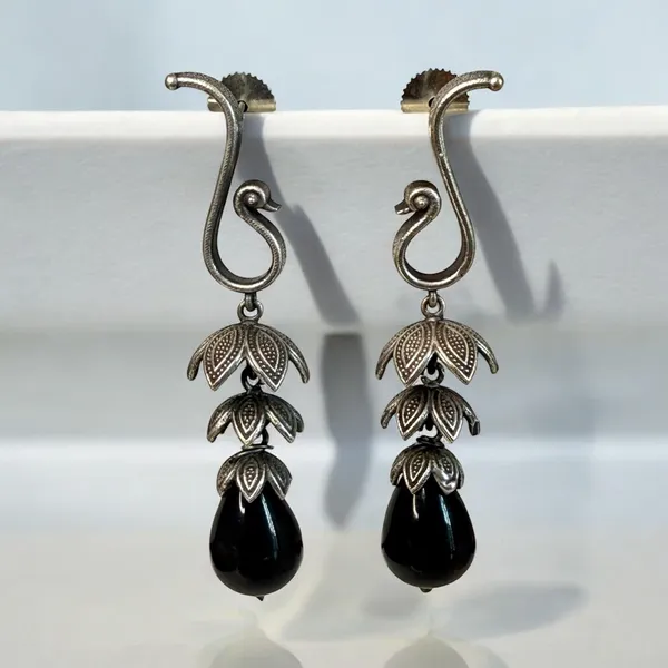 Mayuri_Dangler_Earring_Black