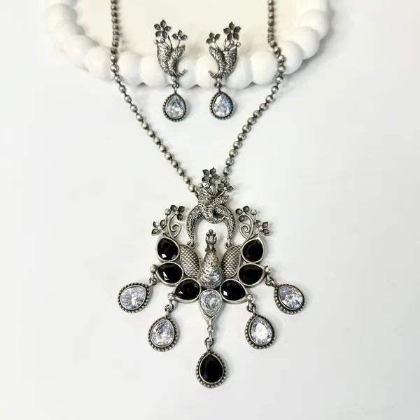 Padmavati_Royal_Necklace_Set_Black_Clear_White