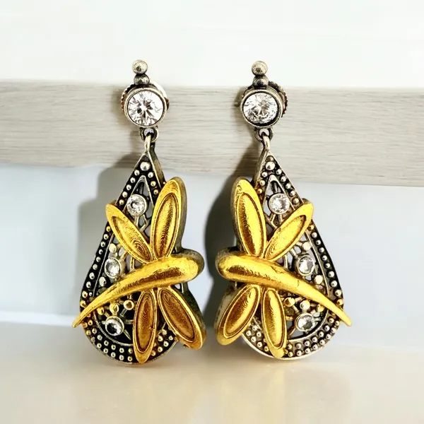 Aparna_Danglers