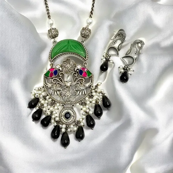 Vaidehi_Necklace_Set_Black_Green