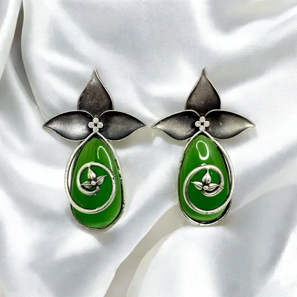 Trishala_Stud_Earring_Emerald