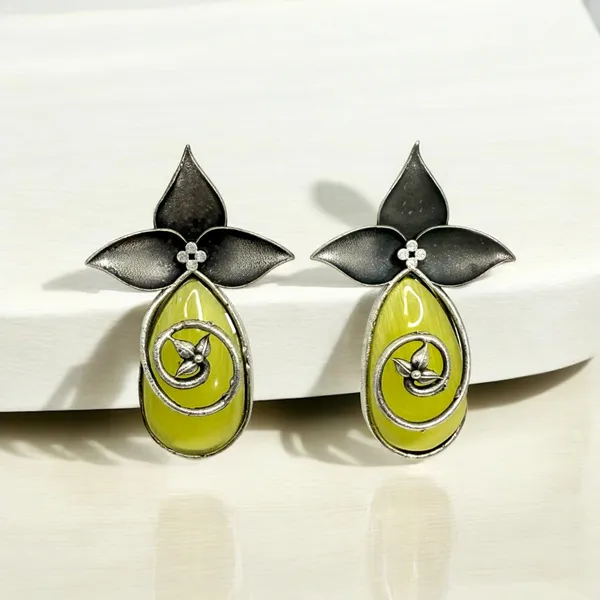 Trishala_Stud_Earring_Yellow