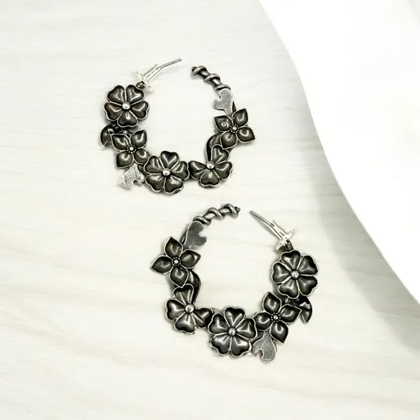 Ruhika_Hoop_Earring
