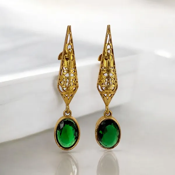 Meheriya_Dangler_Earring_Emerald