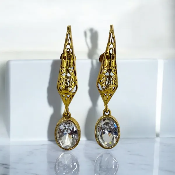 Meheriya_Dangler_Earring_Clear_White