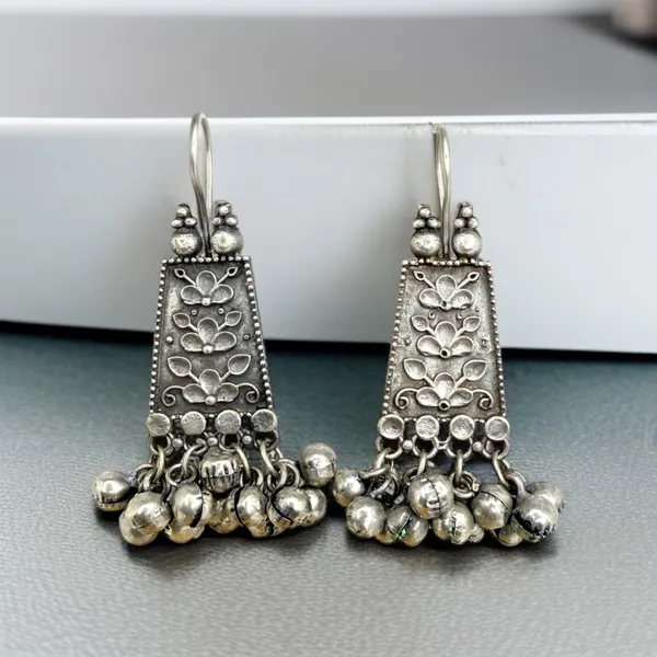 Sharvika_Hook_Earring