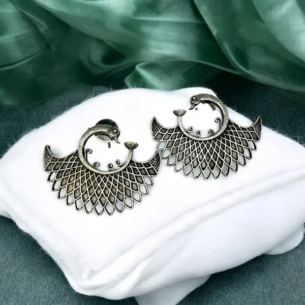 Pehrika_Stud_Earring
