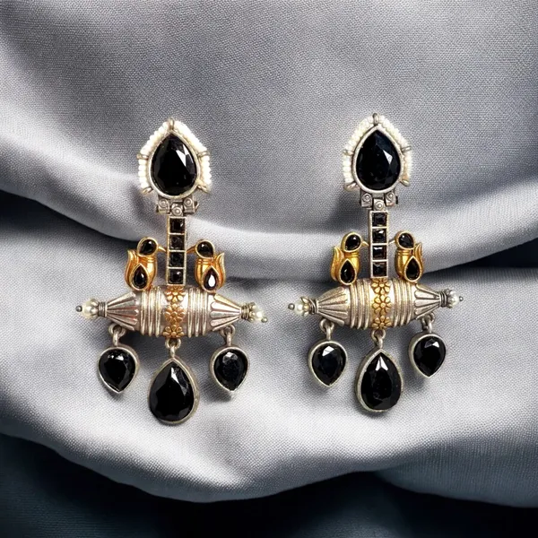 Taruvi_Dangler_Earring_Black