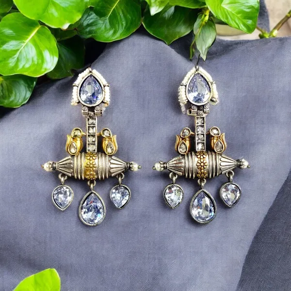 Taruvi_Dangler_Earring_Clear_White