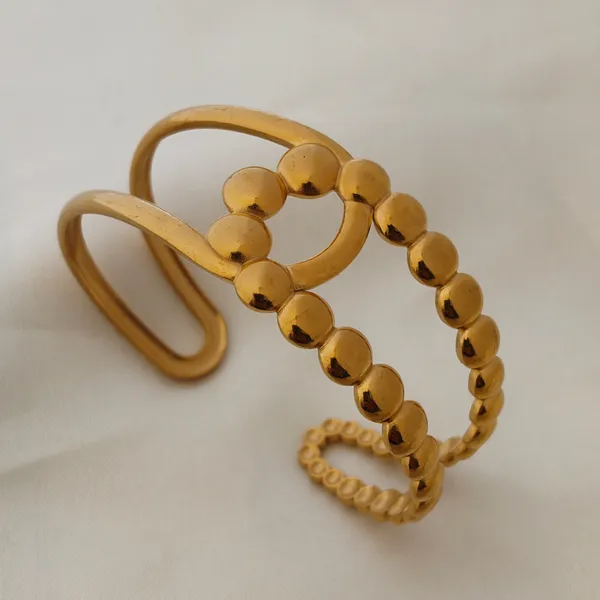 Rupani_Hand_Cuff
