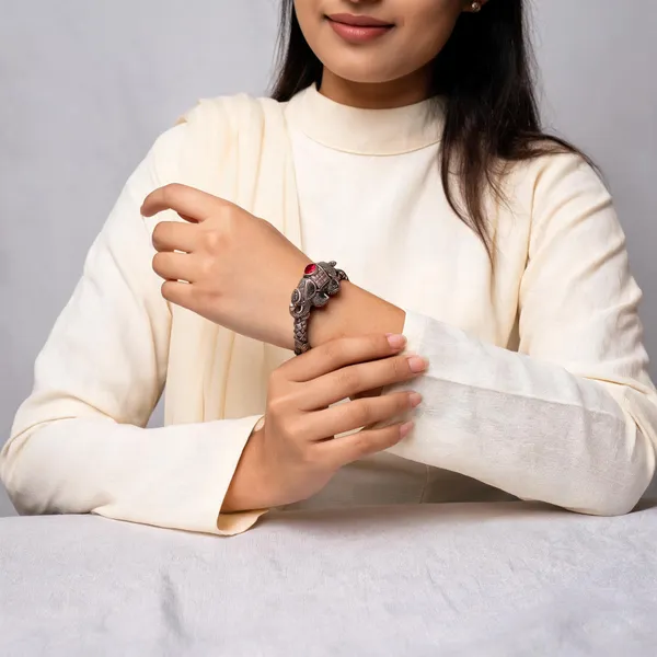 Paakhi_Bangles_Red_Stone