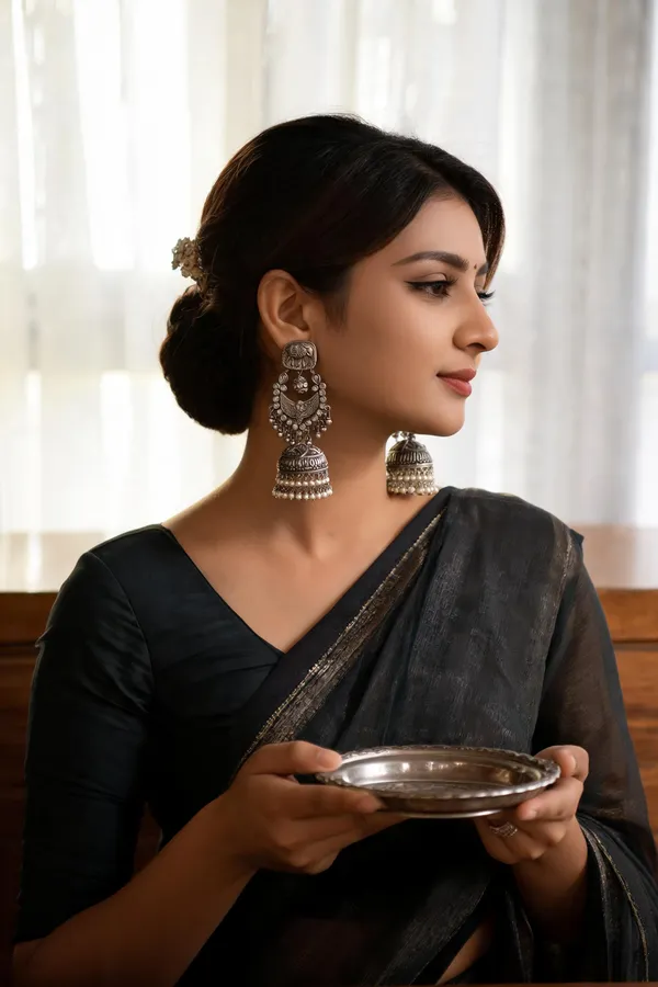 Gajakesari_Jhumka_Earring_Clear_White