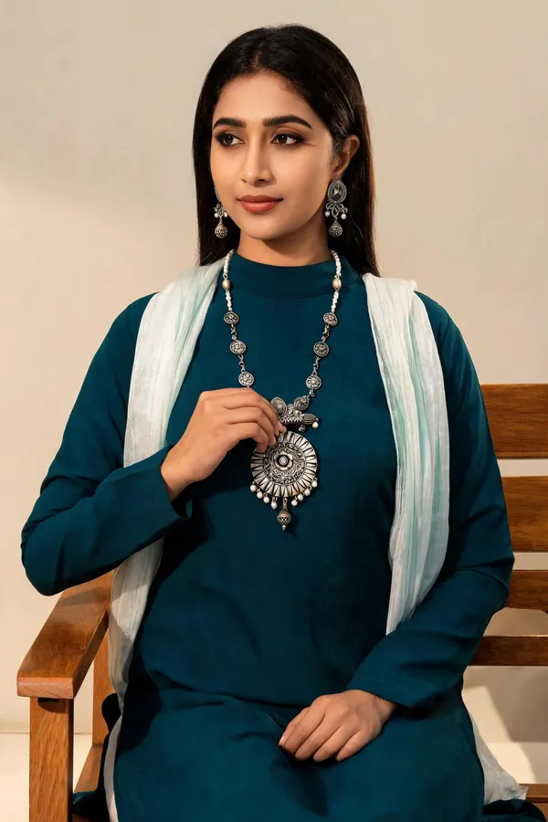 Suryakant_Necklace_Set_Clear_White