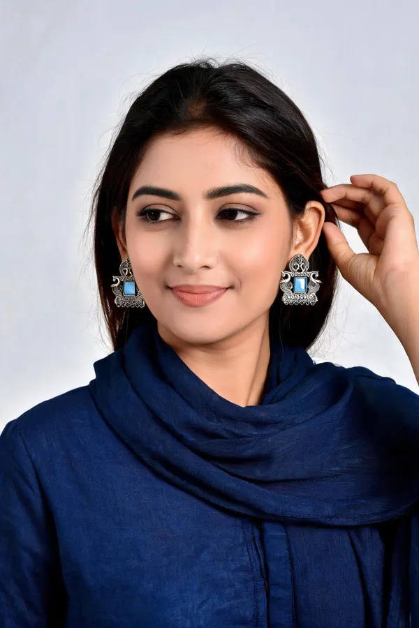 Aarna_Studs_Earrings_Blue