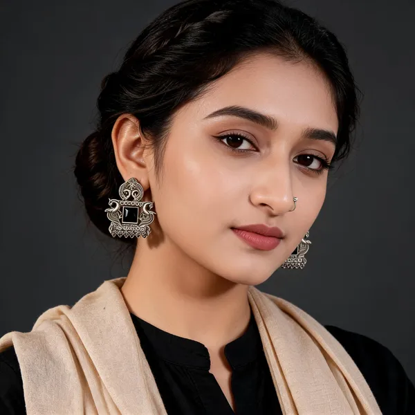 Aarna_Studs_Earrings_Black