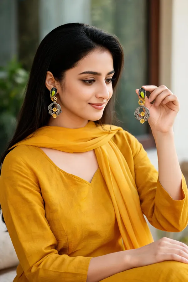 Hansika_Dangler_Earring_Yellow