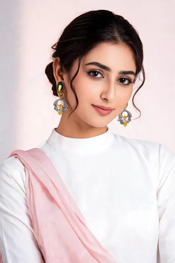 Hansika_Dangler_Earring_Yellow