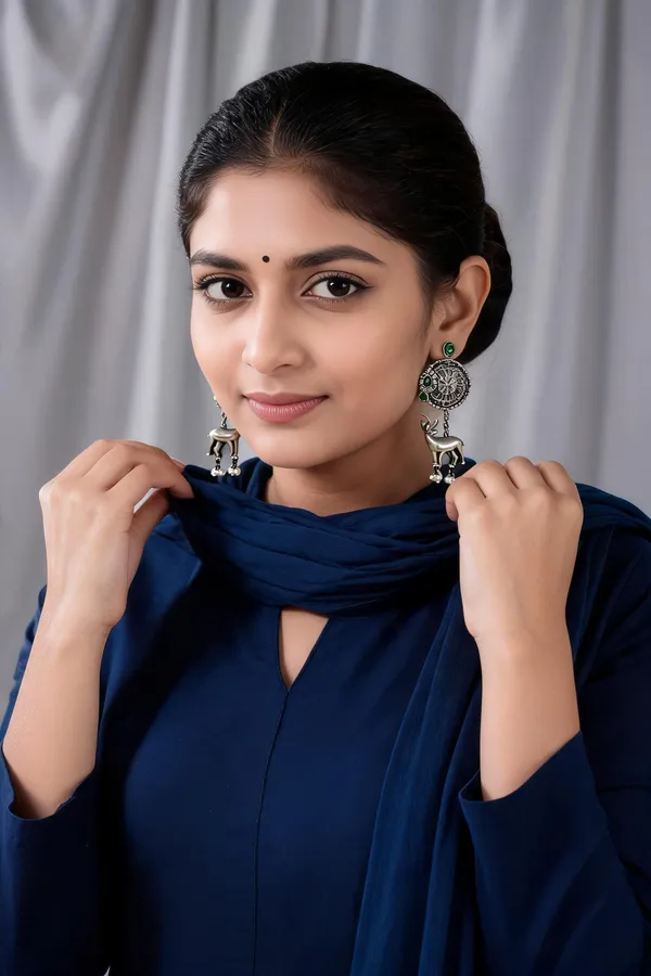 Mridula_Dangler_Earrings_Emerald