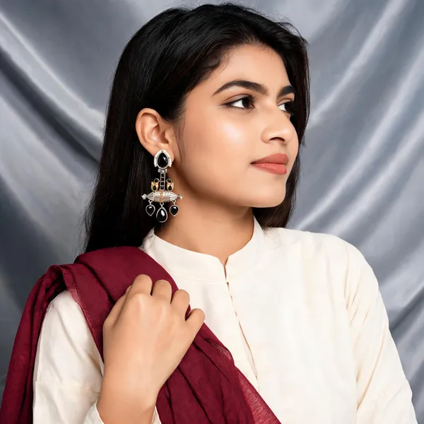 Taruvi_Dangler_Earring_Black
