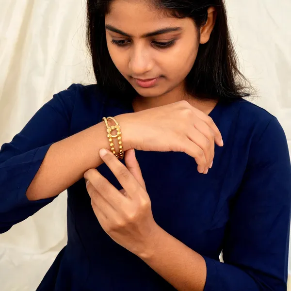 Rupani_Hand_Cuff