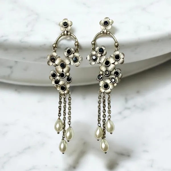 Rajwada_Floral_Earrings_Black