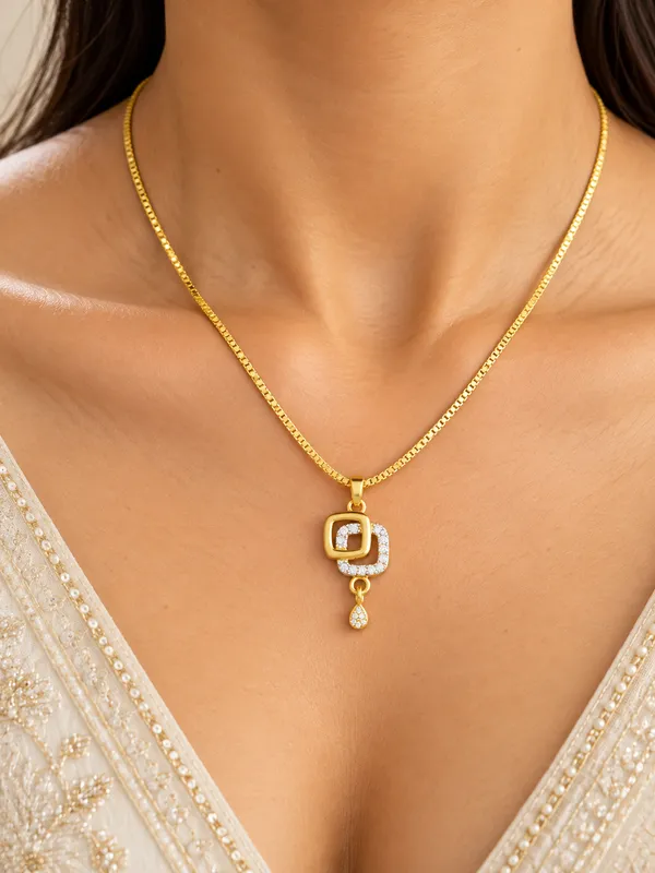 Gold_Geometric_Pendant_Necklace_for_Women
