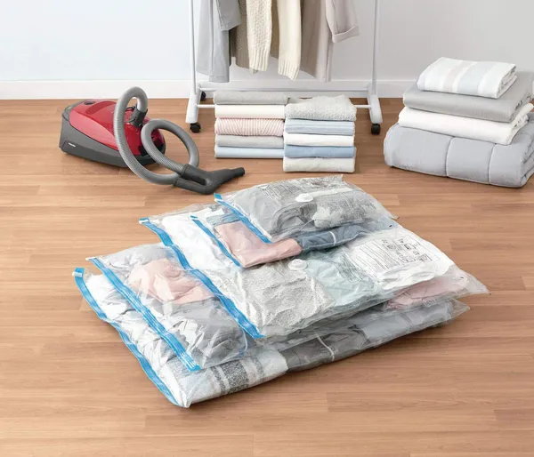 Vacuum_Storage_Bags_With_Hand_Pump_Set_Of_5