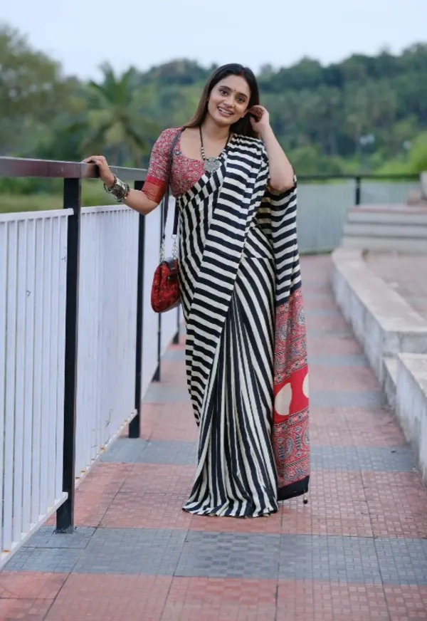 WHITE_BLACK_LINE_AJRAKH_MODAL_SILK_SAREE
