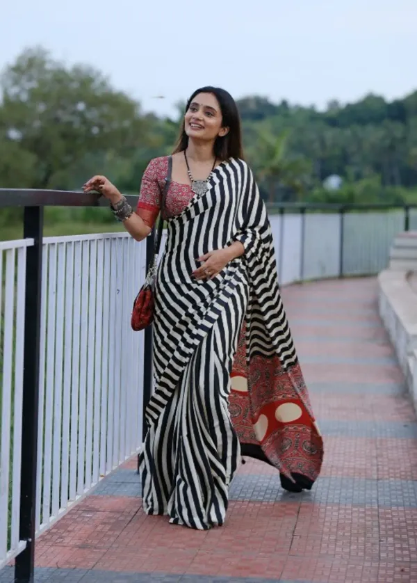 WHITE_BLACK_LINE_AJRAKH_MODAL_SILK_SAREE