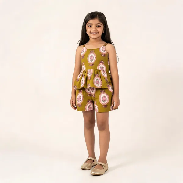 Olive_Cotton_Sleeveless_Paisley_Peplum_Top_And_Shorts_For_Girls