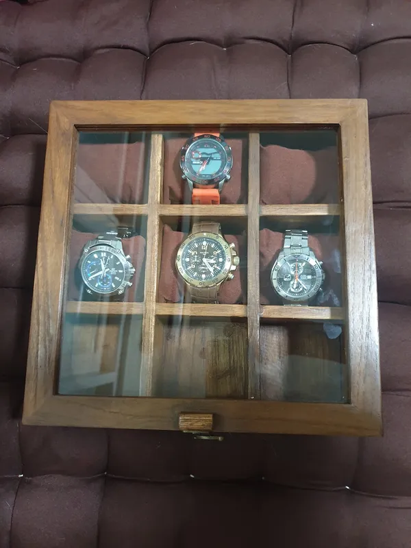 Wooden_Glass_Top_6_Slot_Watch_Display_Box