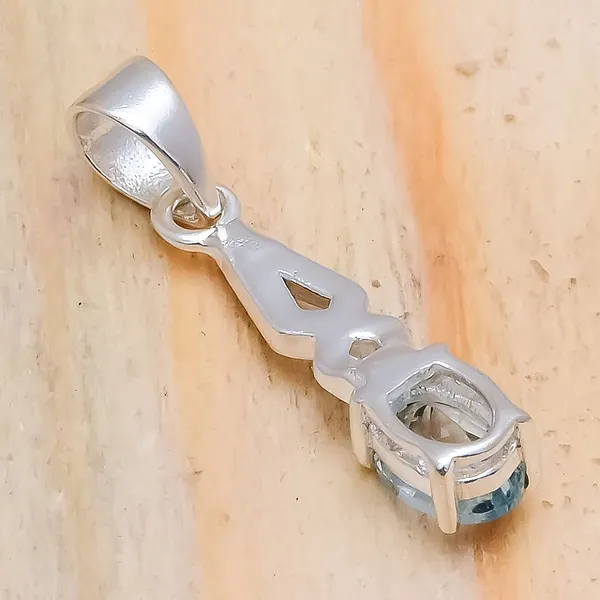 Blue_Topaz_Sterling_Silver_Pendant