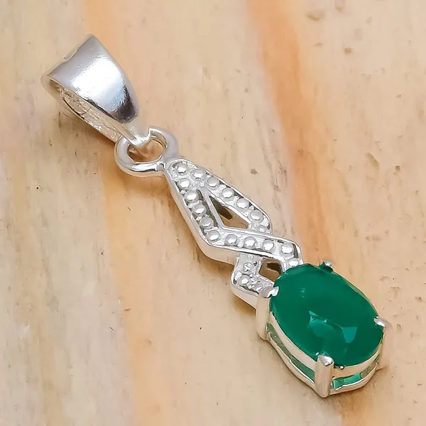 Emerald_Sterling_Silver_Pendant