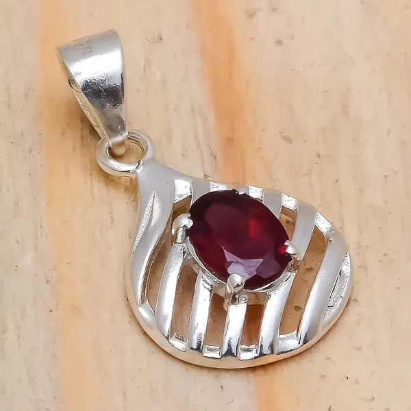Garnet_Sterling_Silver_Pendant