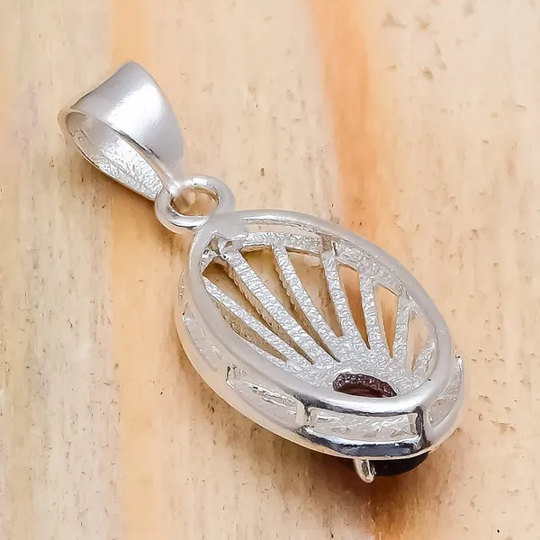 Garnet_Sterling_Silver_Pendant