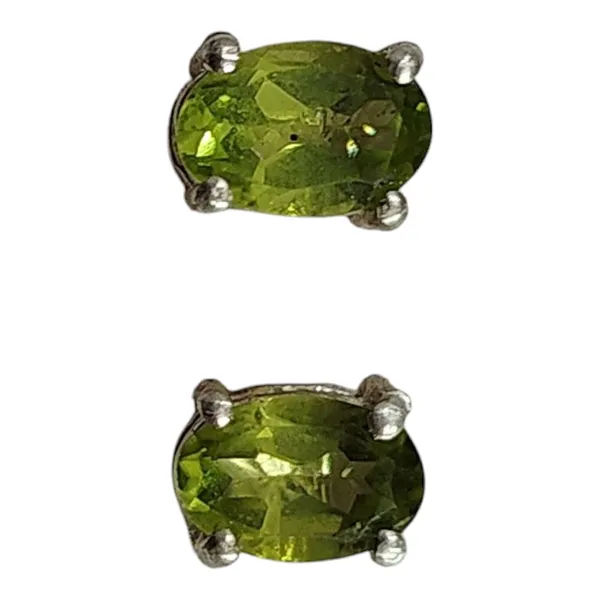 Silver_Plated_Peridot_Stud_Earrings
