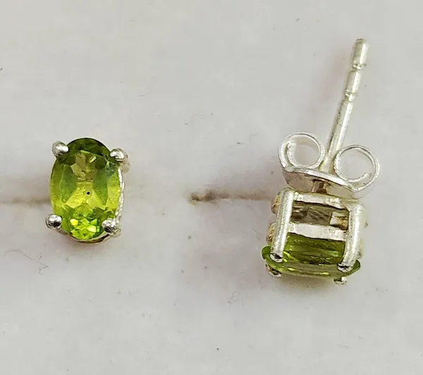 Silver_Plated_Peridot_Stud_Earrings
