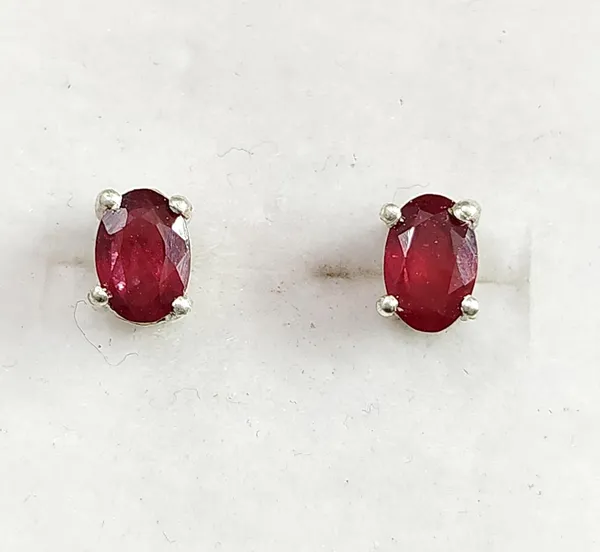 Silver_Plated_Garnet_Stud_Earrings