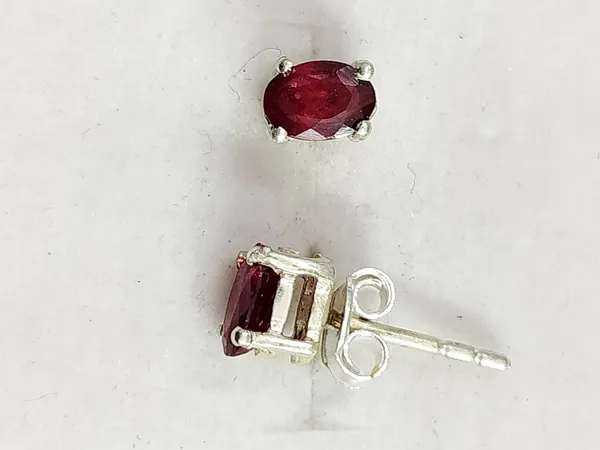 Silver_Plated_Garnet_Stud_Earrings