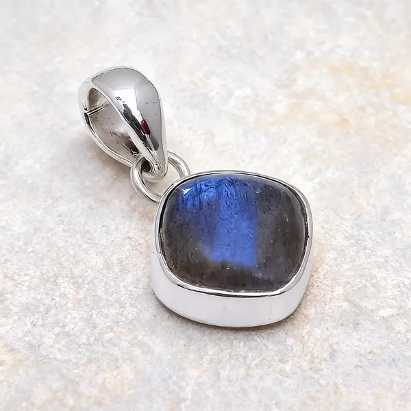Labradorite_Sterling_Silver_Pendant