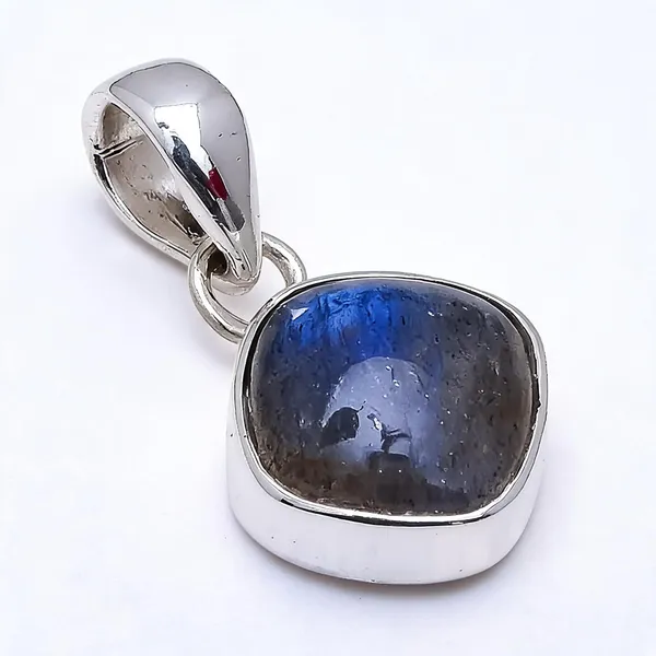 Labradorite_Sterling_Silver_Pendant