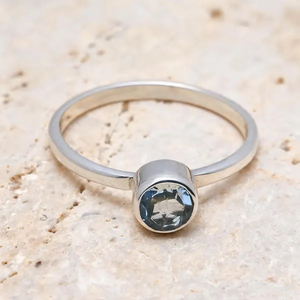 Sterling_Silver_Blue_Topaz_Ring