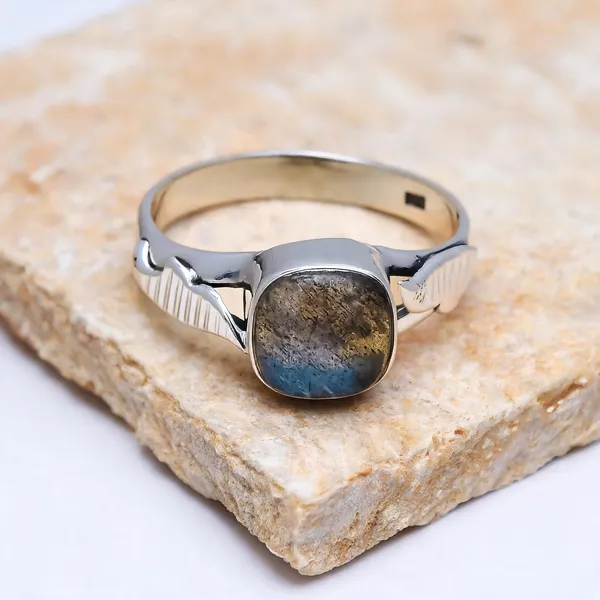 Labradorite_Sterling_Silver_Ring