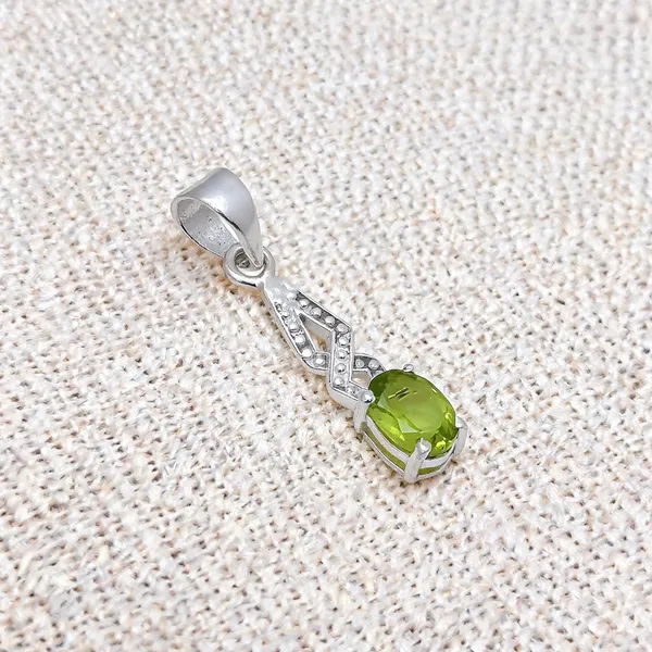 Sterling_Silver_Peridot_Pendant