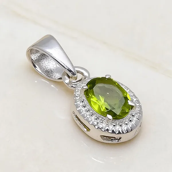 Peridot_Sterling_Silver_Pendant