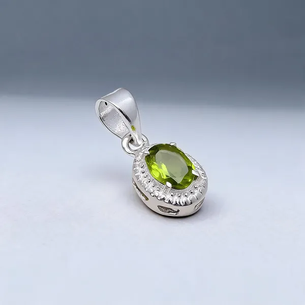 Peridot_Sterling_Silver_Pendant