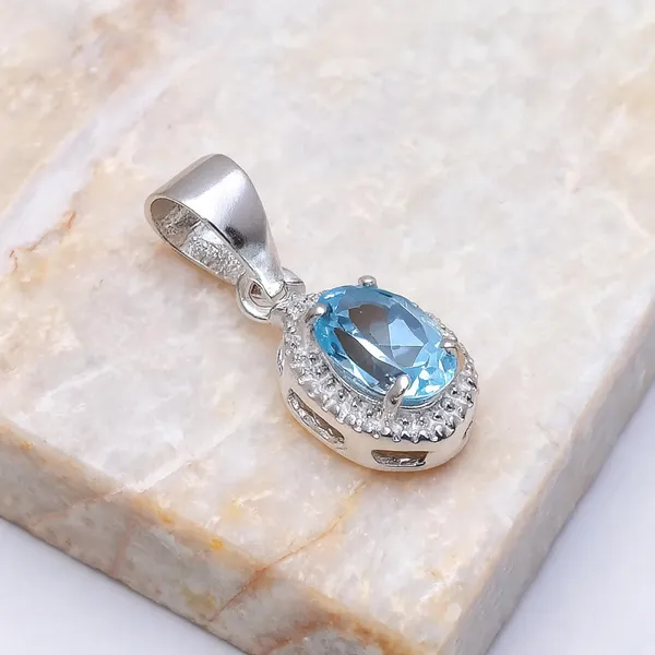 Sterling_Silver_Topaz_Pendant