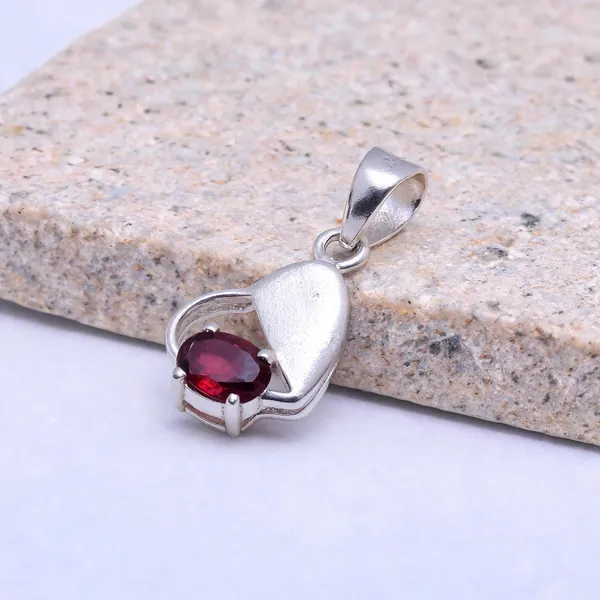 Garnet_Sterling_Silver_Pendant