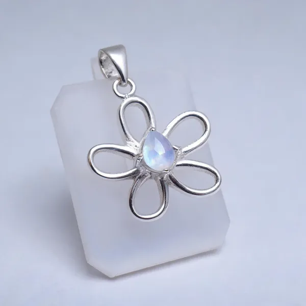 Moonstone_Sterling_Silver_Pendant